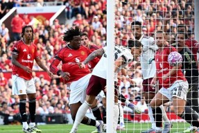 包含萨拉赫爆冷击败阿森纳，出色防守引爆全场！的词条