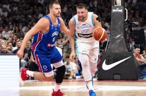  东契奇打美国队 